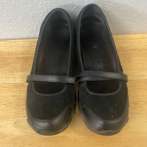 Skechers women’s black Mary Jane’s size 7.5, leather, durable soles